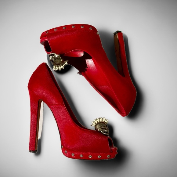 Alexander McQueen Red Suede Skull Embellished Peep Toe Pumps Size 38 - Picture 7 of 13